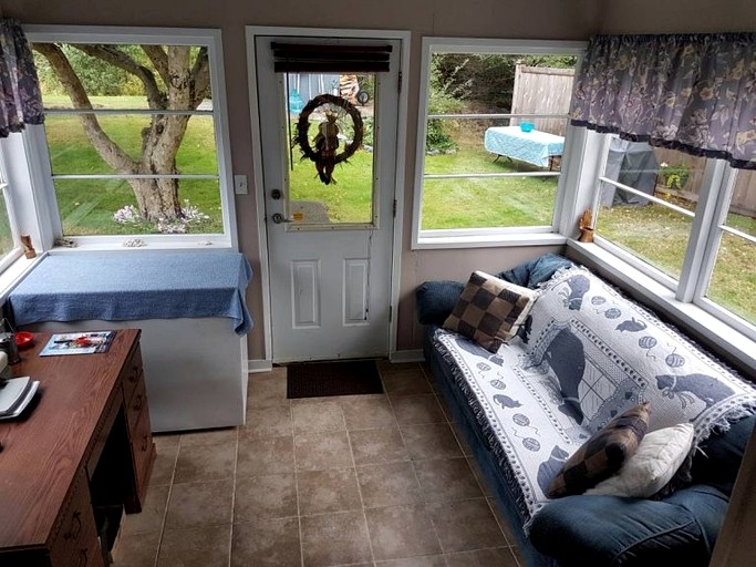 wood creek cottage | Cottages (Campbell River, British Columbia, Canada)