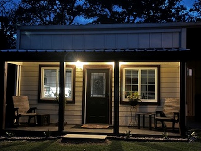 Longhorn Lodge | Designer Rentals (Waelder, Texas, United States of America)