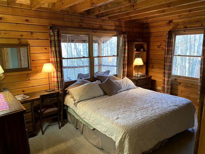 Frost run retreat secluded cabin, Cabins, Philippi, United States of