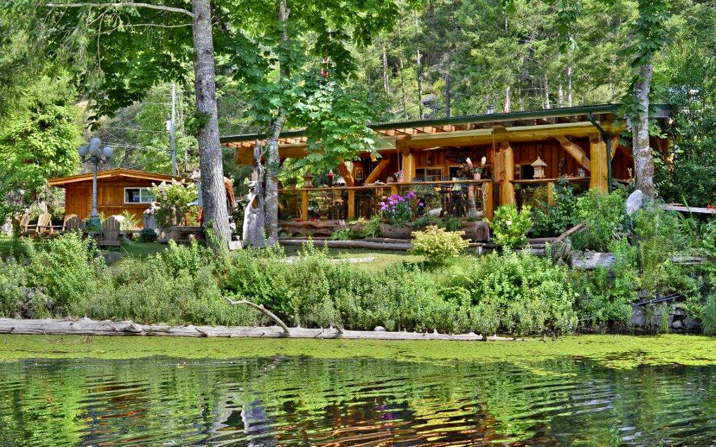 Charming Cottage next to a Lagoon near Sechelt Inlet, British Columbia