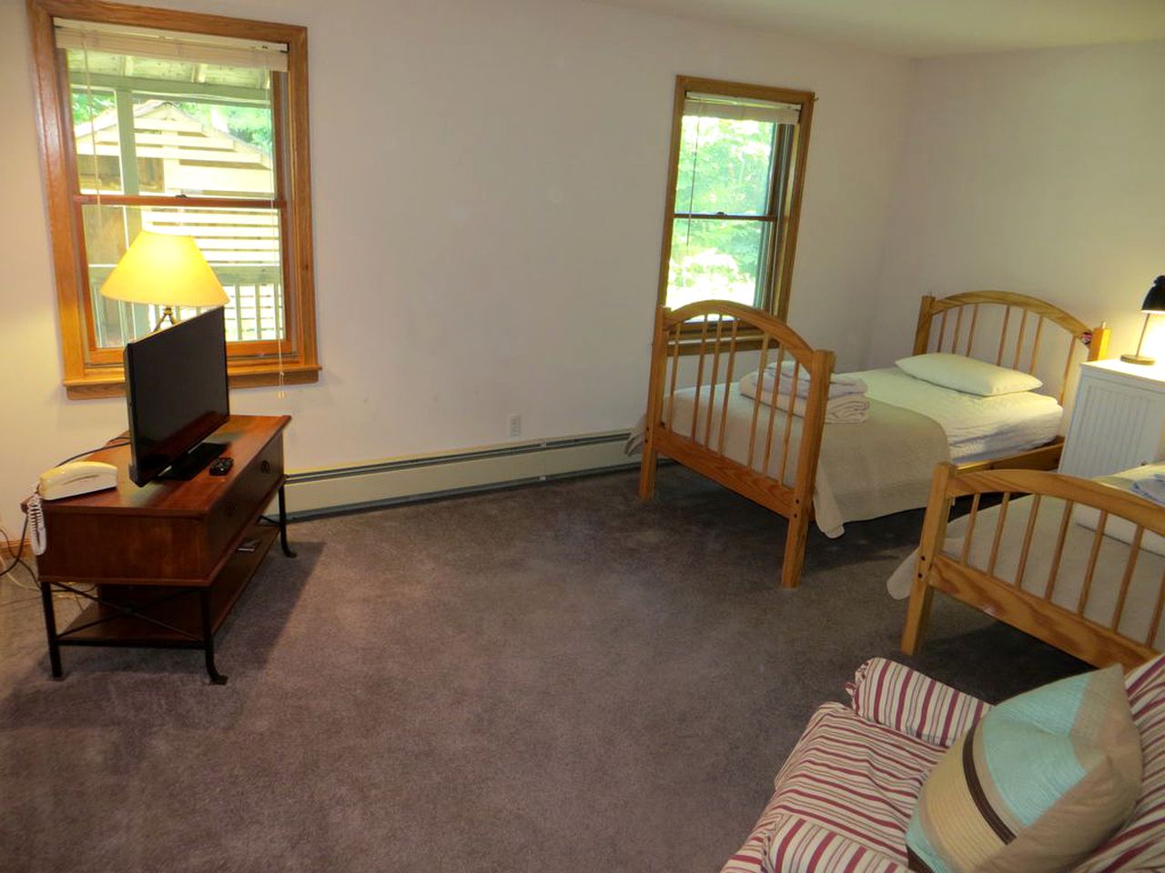 Spacious Family-Friendly Cabin with a Wraparound Deck in the Green Mountains of Vermont