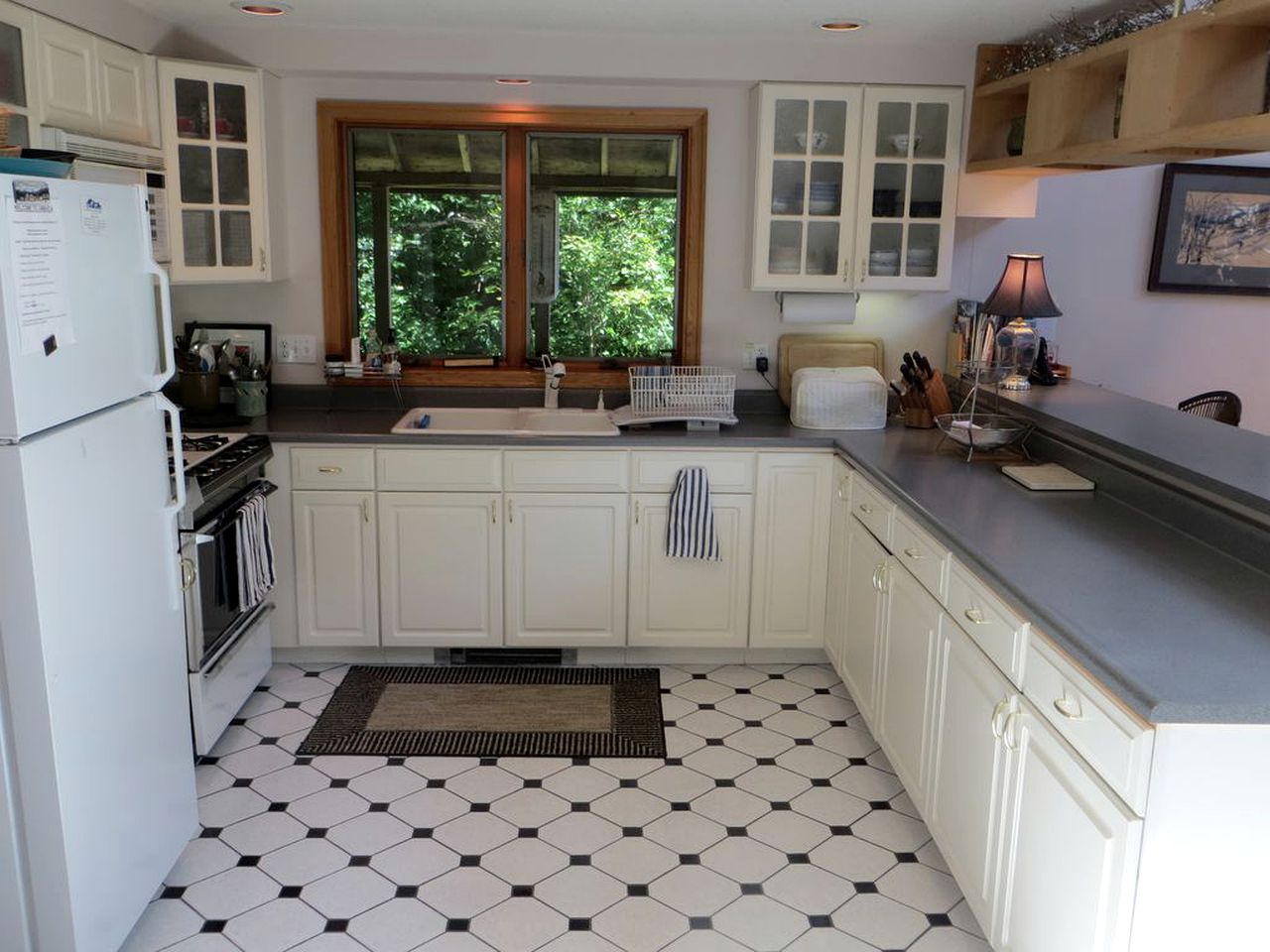 Spacious Family-Friendly Cabin with a Wraparound Deck in the Green Mountains of Vermont