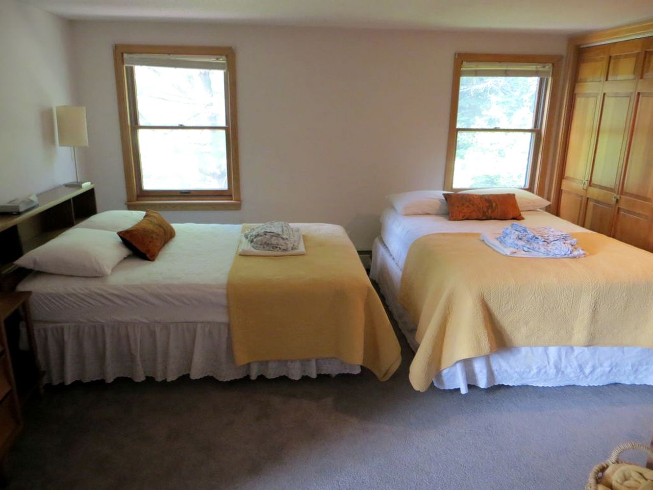 Spacious Family-Friendly Cabin with a Wraparound Deck in the Green Mountains of Vermont