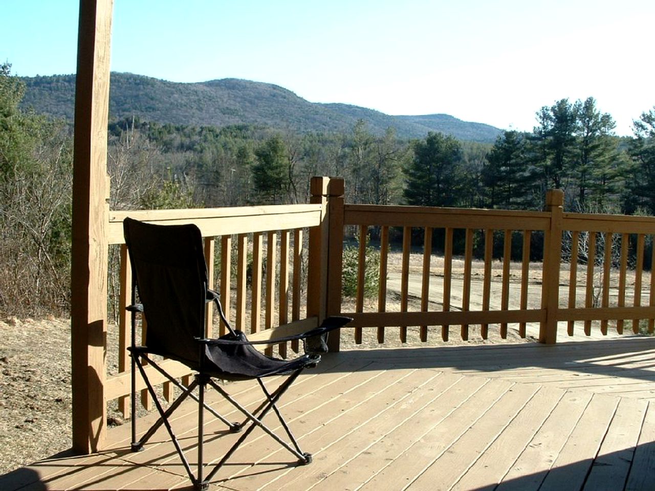 Spacious Family-Friendly Cabin with a Wraparound Deck in the Green Mountains of Vermont