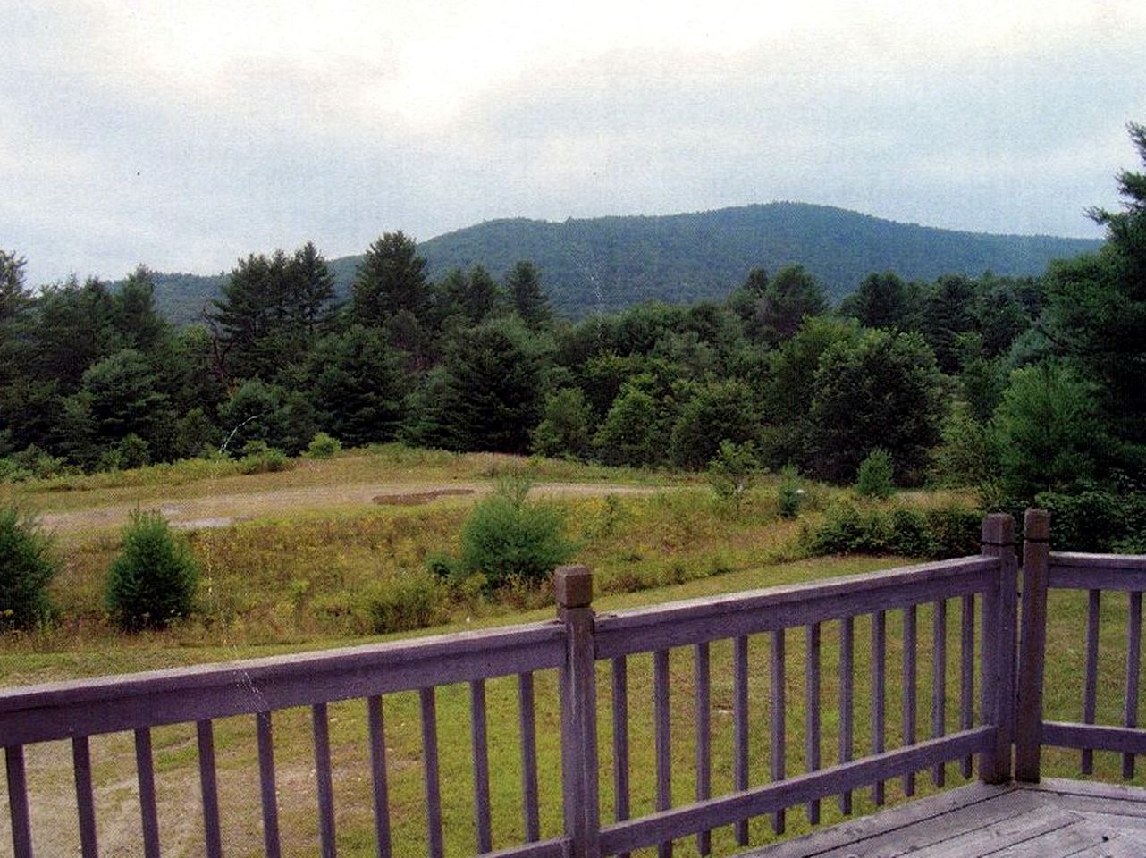 Spacious Family-Friendly Cabin with a Wraparound Deck in the Green Mountains of Vermont