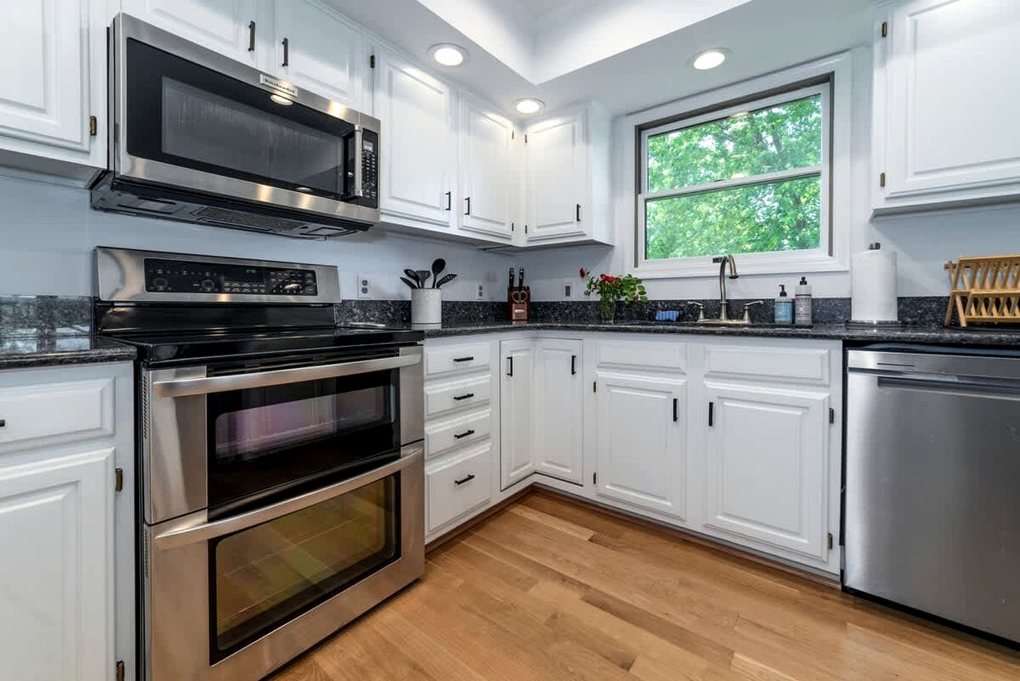 Impressive Cabin with Barbecue and Great Forest Views in Goshen, Virginia