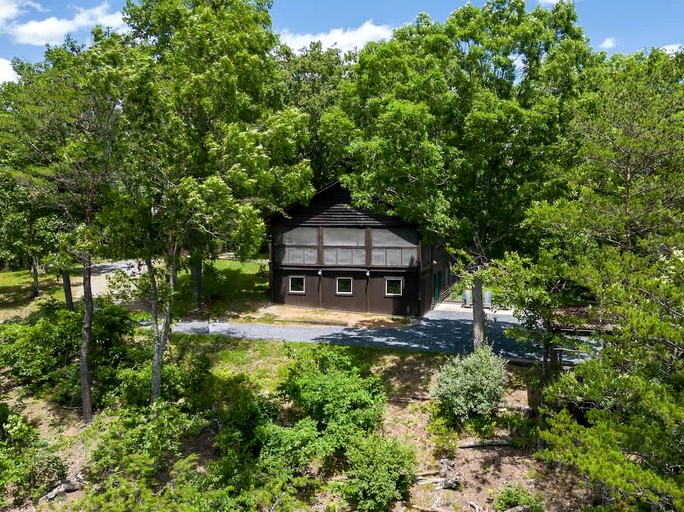 Cabins (United States of America, Goshen, Virginia)