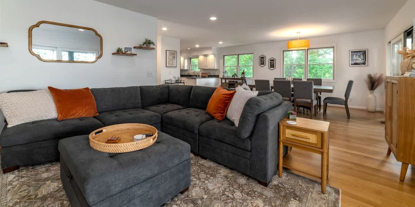 Impressive Cabin with Barbecue and Great Forest Views in Goshen, Virginia