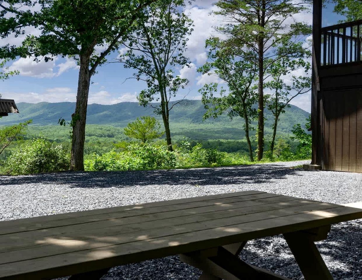 Impressive Cabin with Barbecue and Great Forest Views in Goshen, Virginia