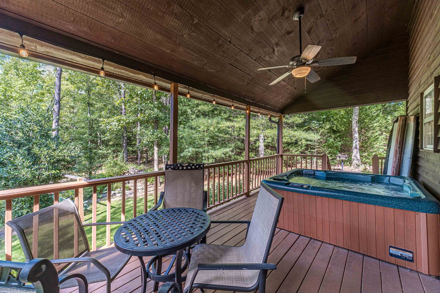 Impressive Cabin with Fireplace and Hot-tub in Sautee Nacoochee, Georgia