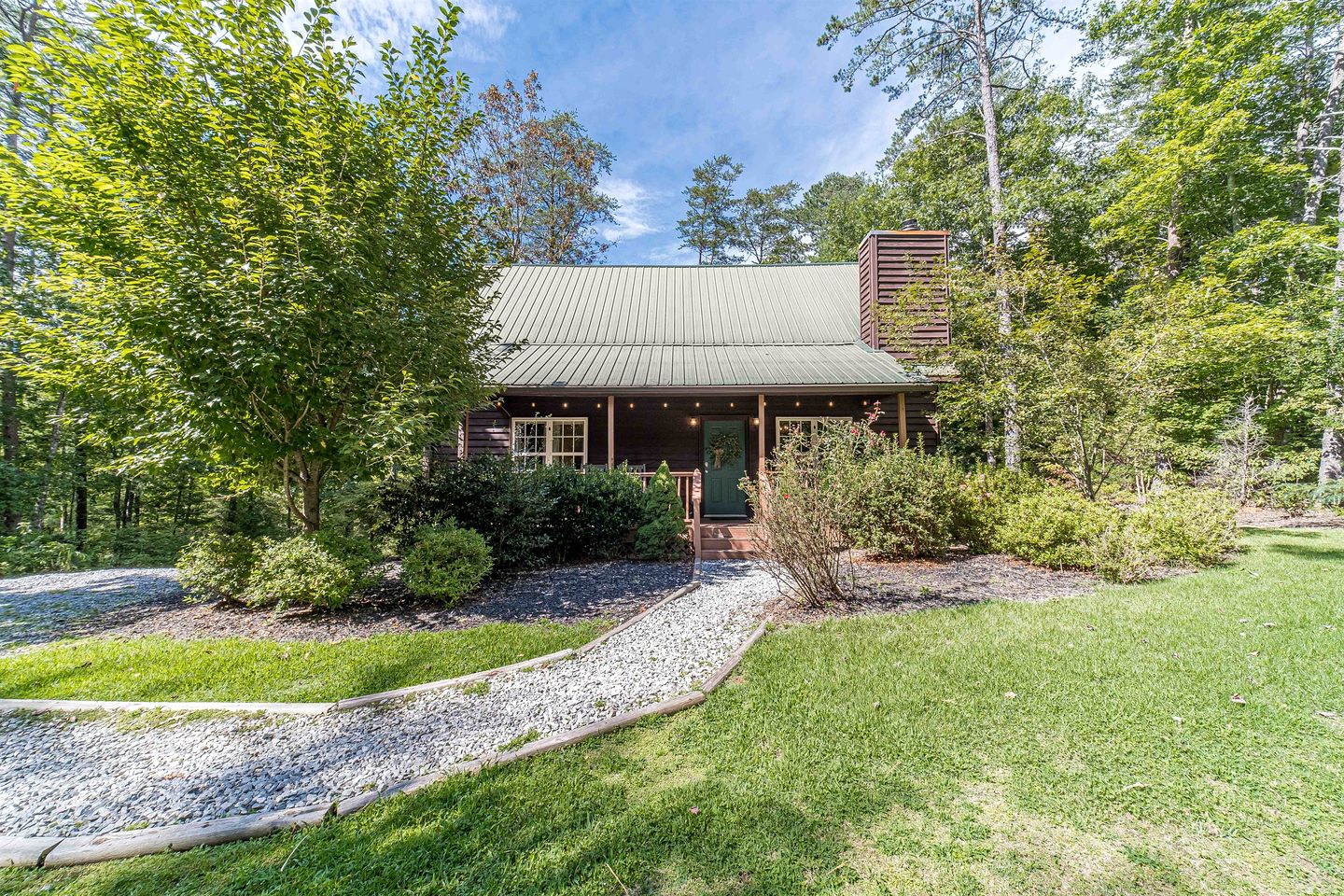 Impressive Cabin with Fireplace and Hot-tub in Sautee Nacoochee, Georgia