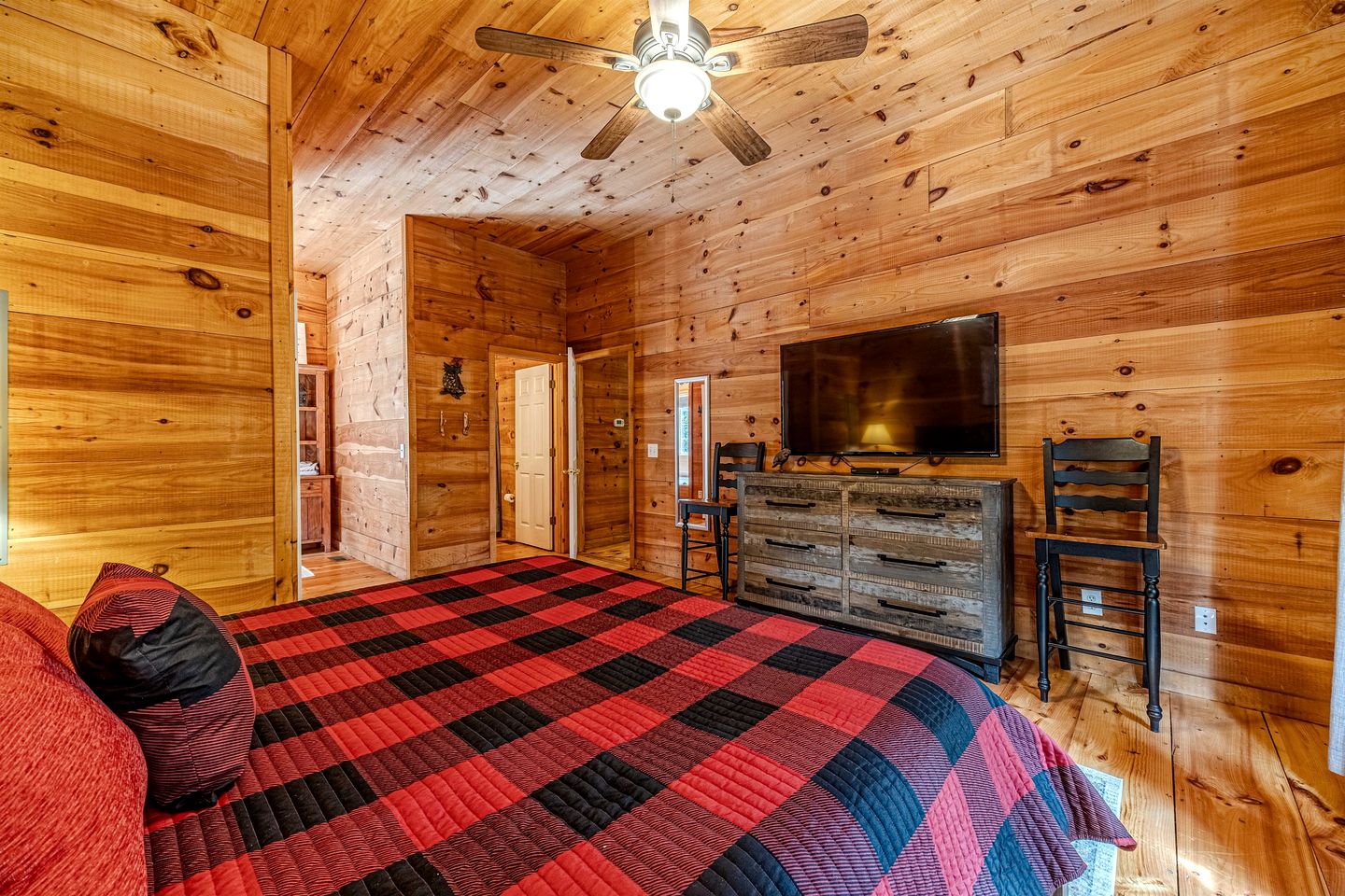 Impressive Cabin with Fireplace and Hot-tub in Sautee Nacoochee, Georgia