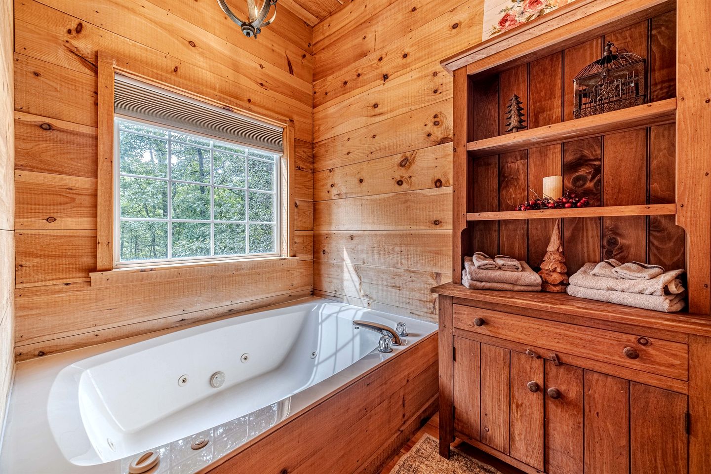 Impressive Cabin with Fireplace and Hot-tub in Sautee Nacoochee, Georgia