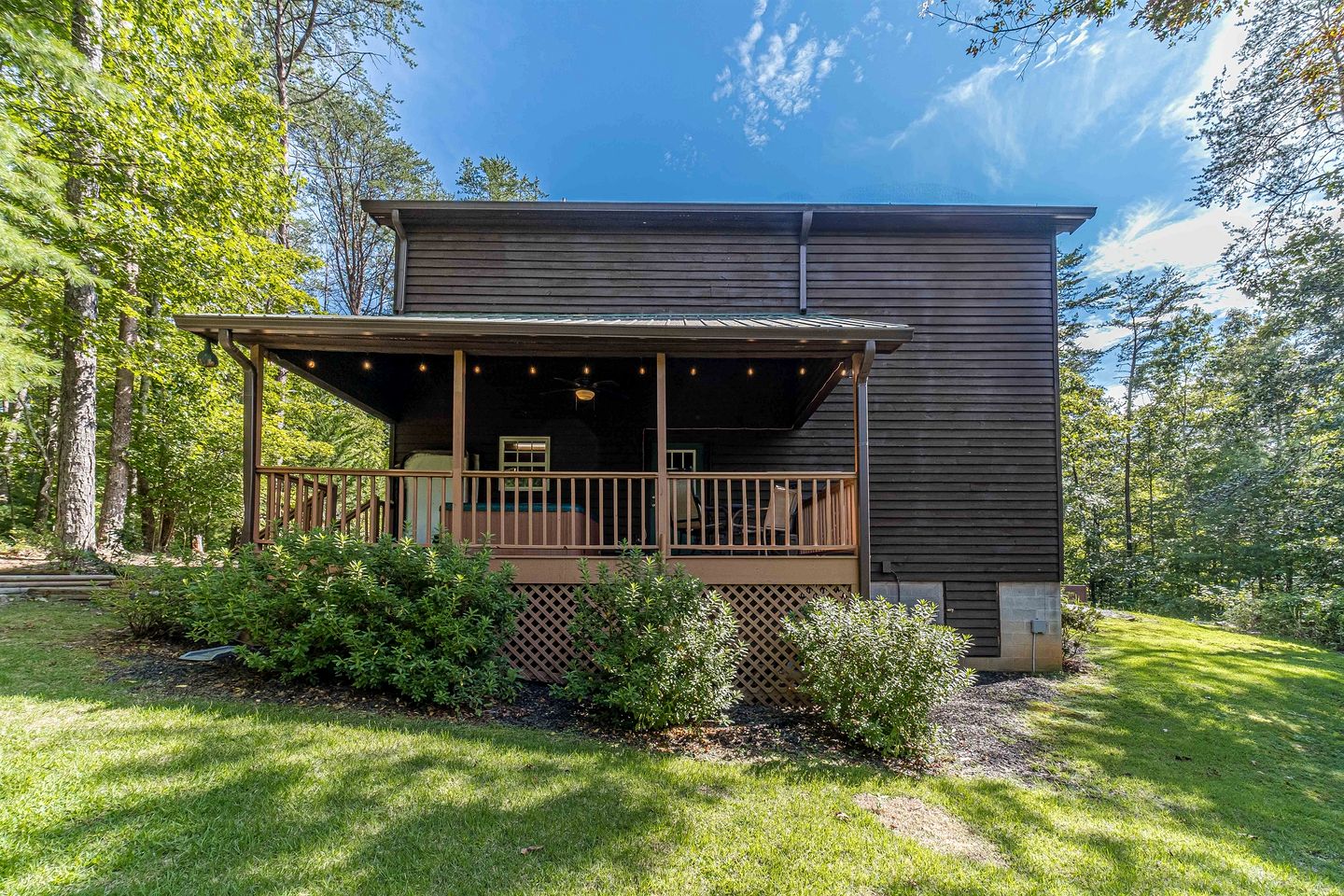 Impressive Cabin with Fireplace and Hot-tub in Sautee Nacoochee, Georgia
