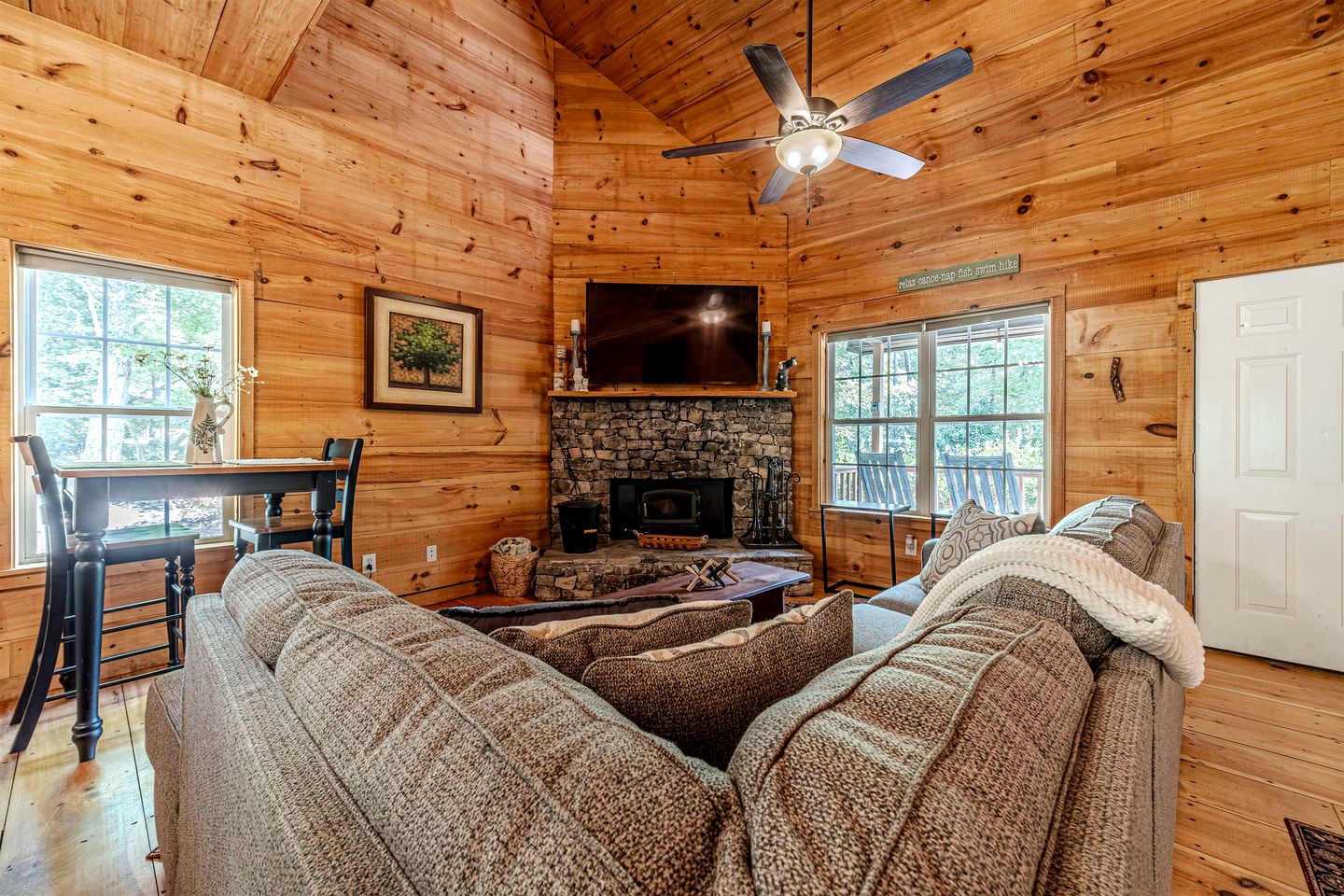 Impressive Cabin with Fireplace and Hot-tub in Sautee Nacoochee, Georgia