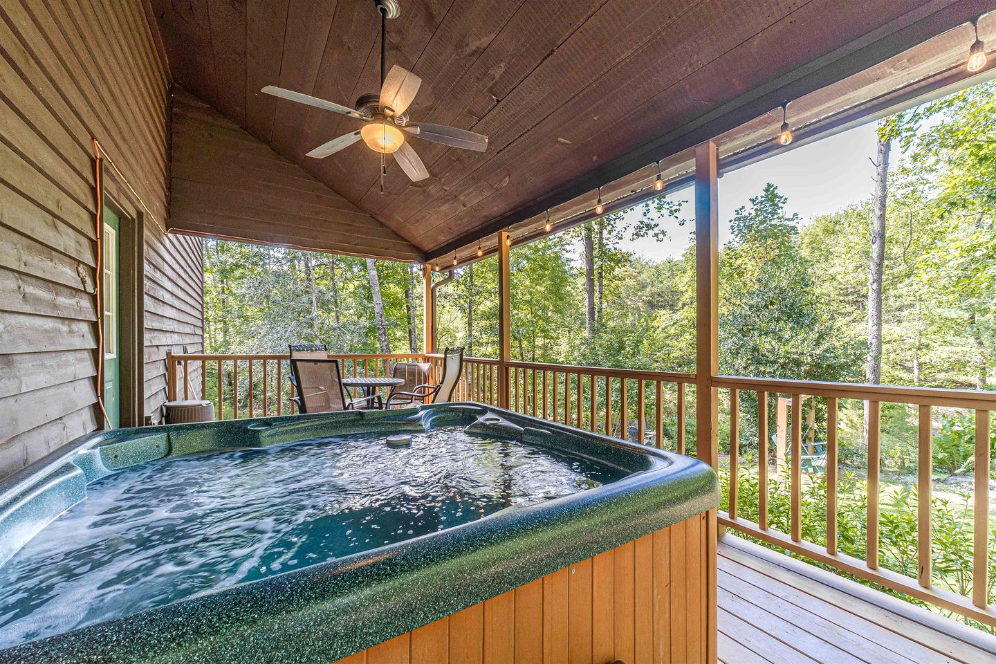 Impressive Cabin with Fireplace and Hot-tub in Sautee Nacoochee, Georgia