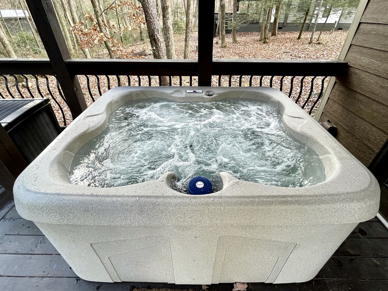 Impressive Cabin with Hot-tub and Close to Great Hiking Trails in Monteagle, Tennessee