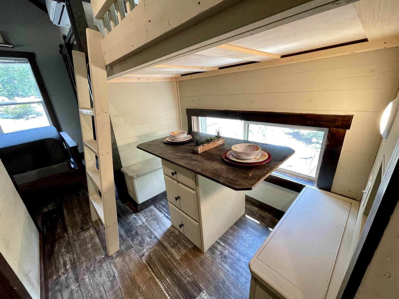 Impressive Cabin with Hot-tub and Close to Great Hiking Trails in Monteagle, Tennessee