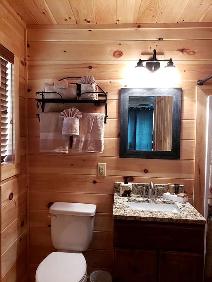 Impressive Cabin with Pool Table and Hot-Tub in Gatlinburg, Tennessee