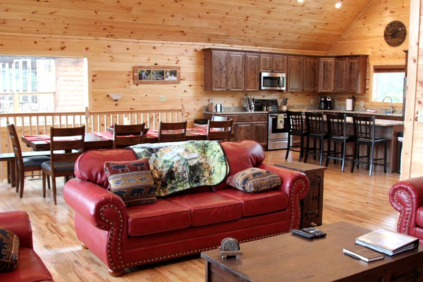 Impressive Cabin with Pool Table and Hot-Tub in Gatlinburg, Tennessee