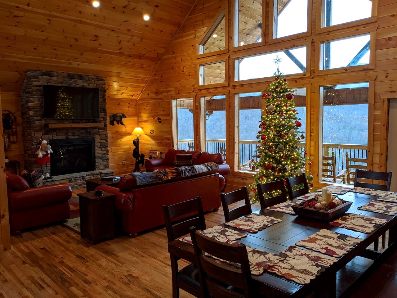 Impressive Cabin with Pool Table and Hot-Tub in Gatlinburg, Tennessee