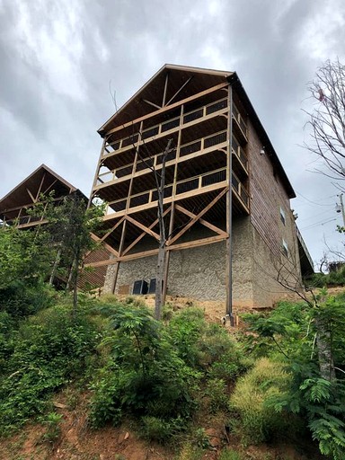 Impressive Cabin with Pool Table and Hot-Tub in Gatlinburg, Tennessee