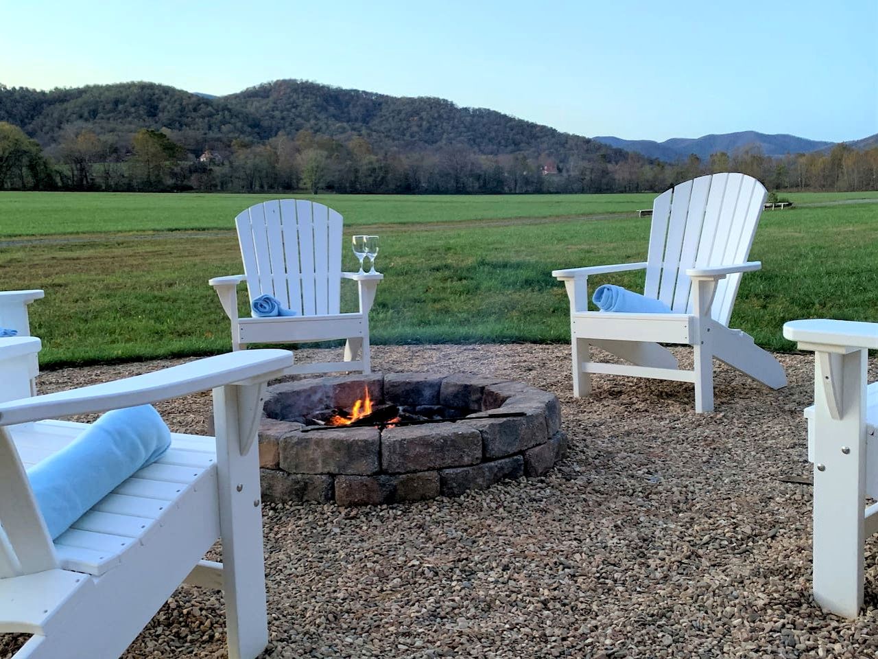 Impressive Cottage Beautifully Renovated with Sauna and Fire Pit in Virginia