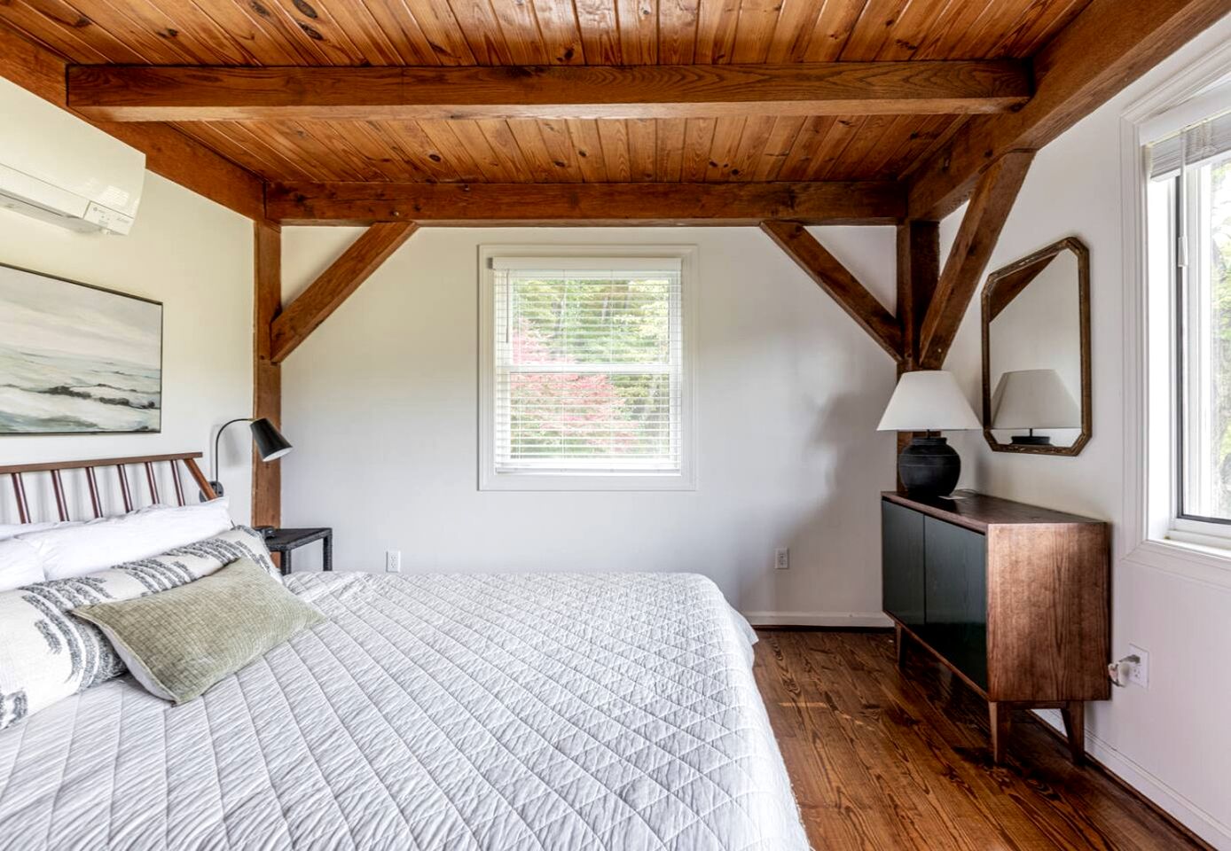Impressive Cottage Beautifully Renovated with Sauna and Fire Pit in Virginia