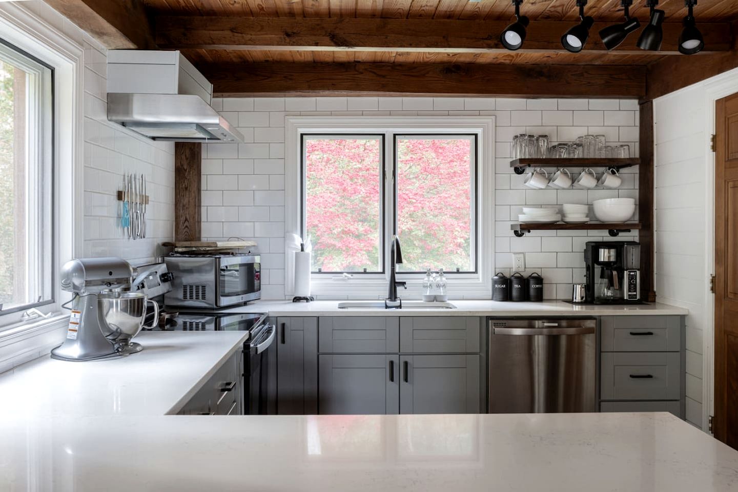Impressive Cottage Beautifully Renovated with Sauna and Fire Pit in Virginia