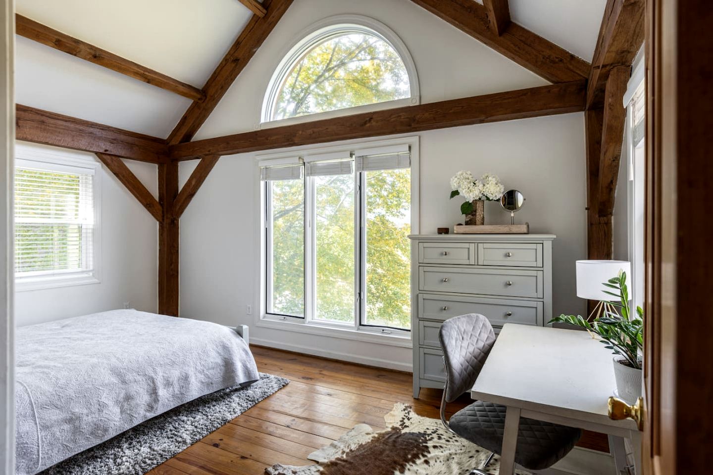 Impressive Cottage Beautifully Renovated with Sauna and Fire Pit in Virginia