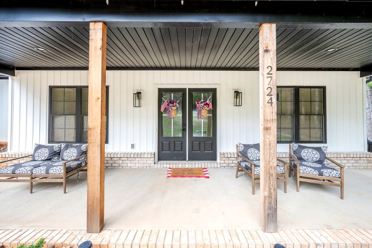 Cabins (United States of America, Huddleston, Virginia)