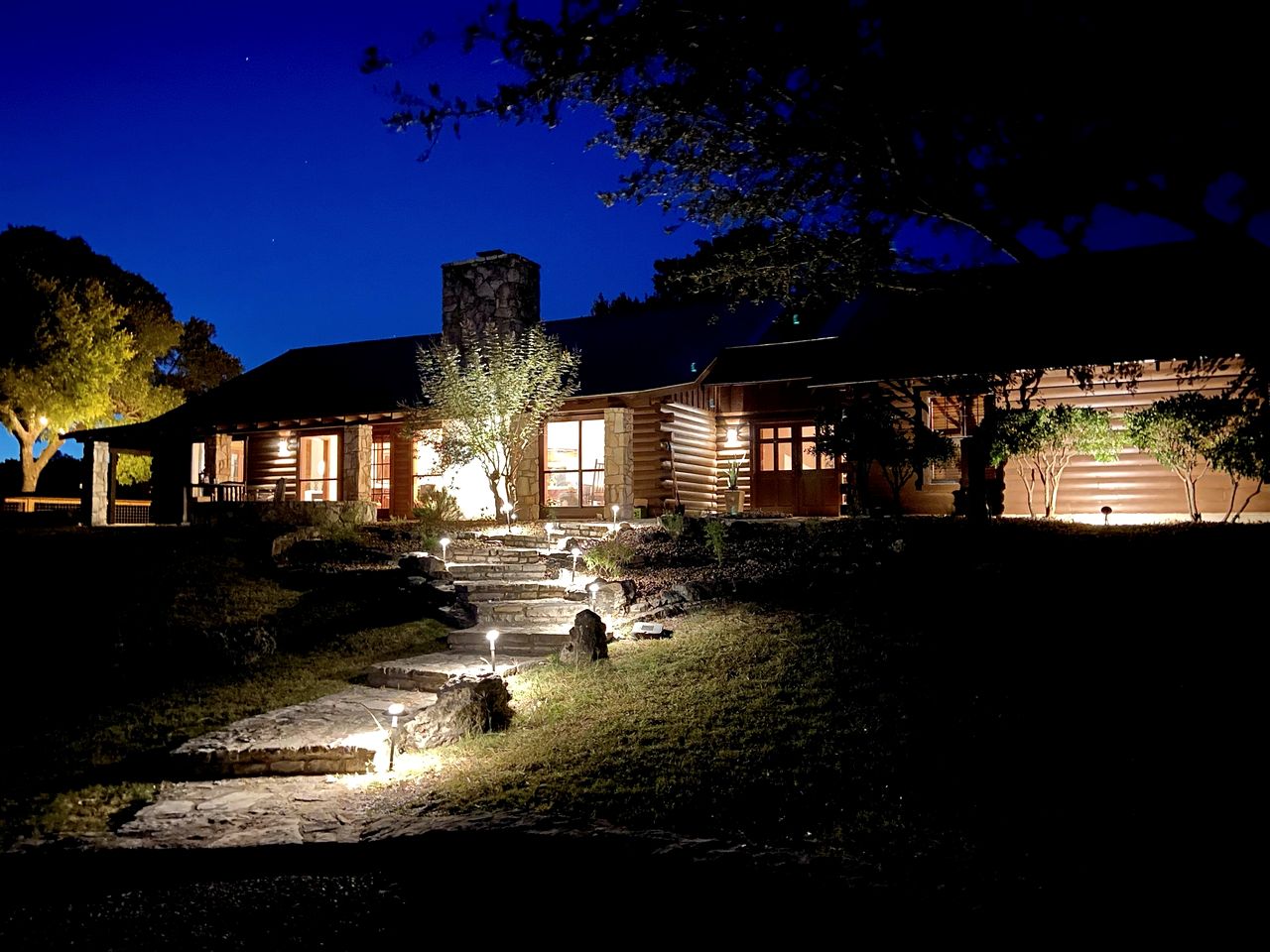 Impressive Modern Cabin with Beautiful Interior and Exterior in Ingram, Texas