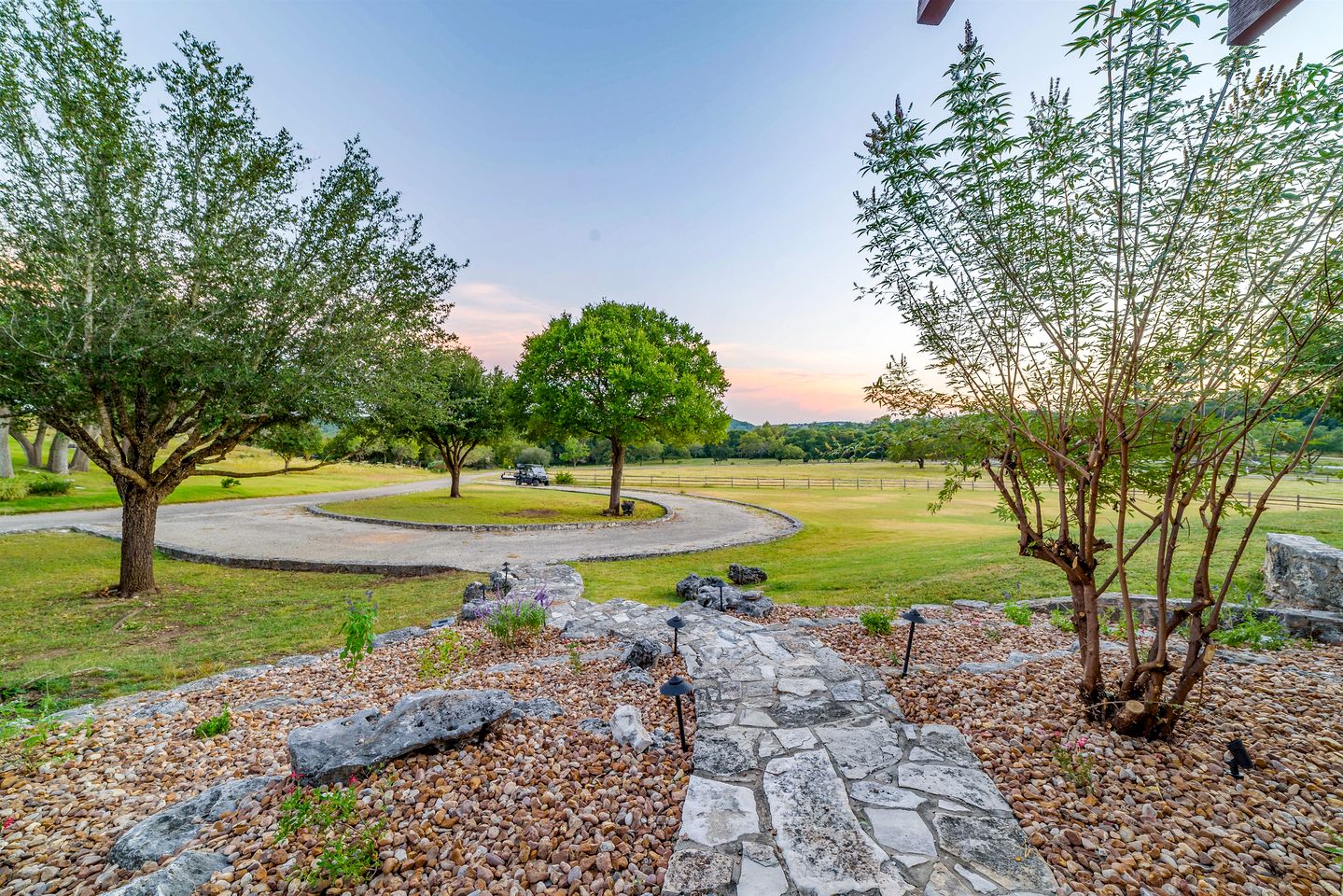 Impressive Modern Cabin with Beautiful Interior and Exterior in Ingram, Texas