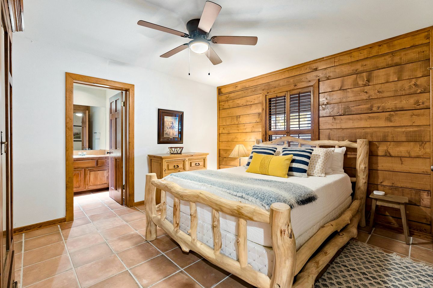 Impressive Modern Cabin with Beautiful Interior and Exterior in Ingram, Texas