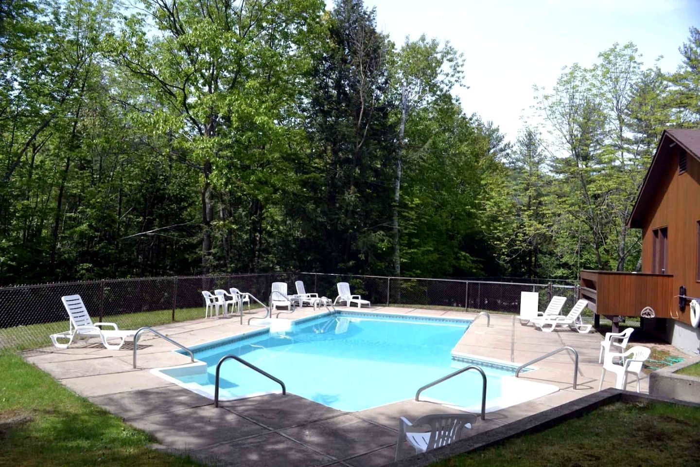 Impressive Secluded Cabin with Gorgeous Sights and Swimming Pool in Bartlett, New Hampshire