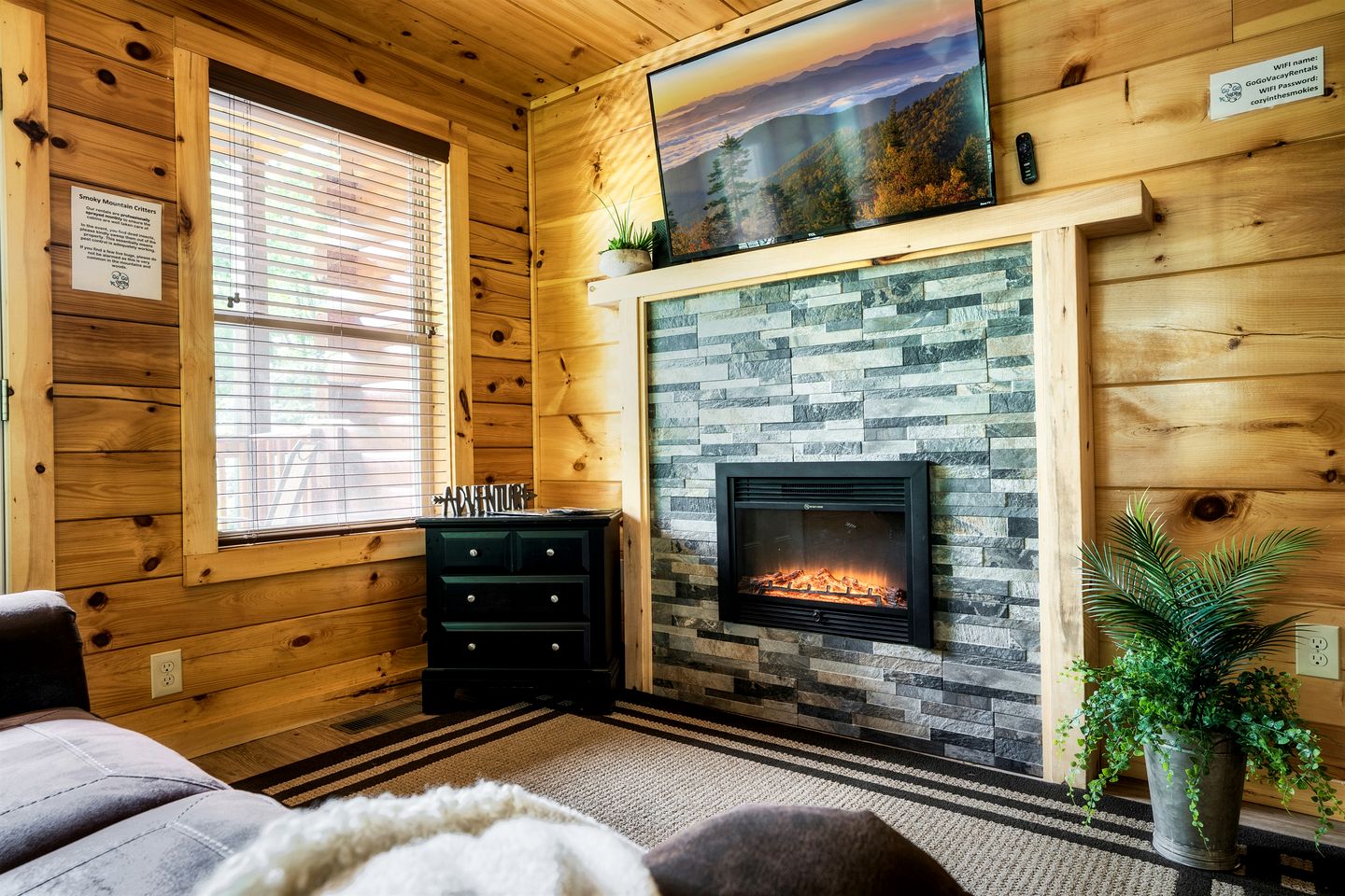 Impressive Secluded Cabin with Hot-tub and Foosball in Pigeon Forge, Tennessee