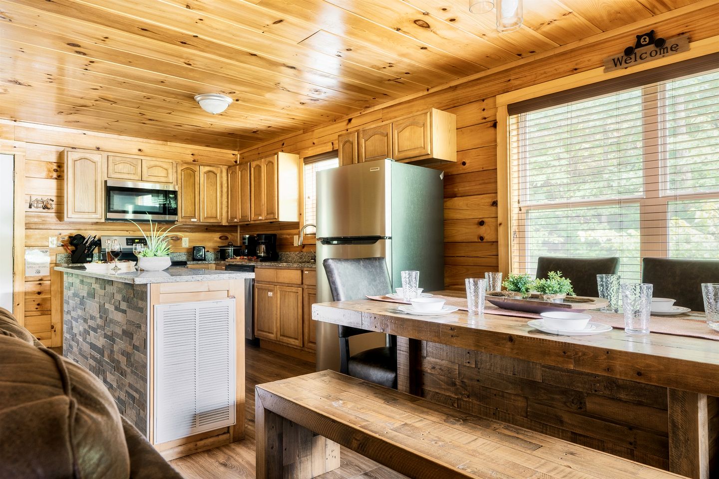Impressive Secluded Cabin with Hot-tub and Foosball in Pigeon Forge, Tennessee