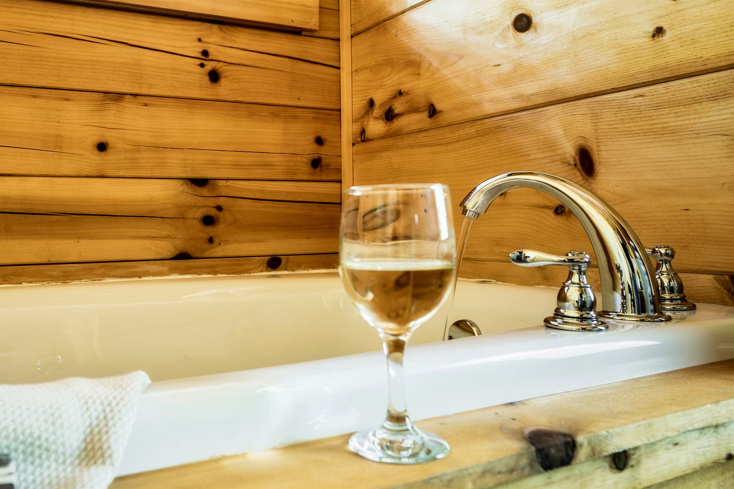 Impressive Secluded Cabin with Hot-tub and Foosball in Pigeon Forge, Tennessee