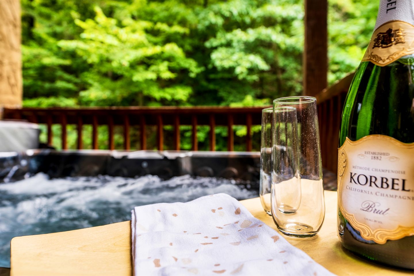 Impressive Secluded Cabin with Hot-tub and Foosball in Pigeon Forge, Tennessee