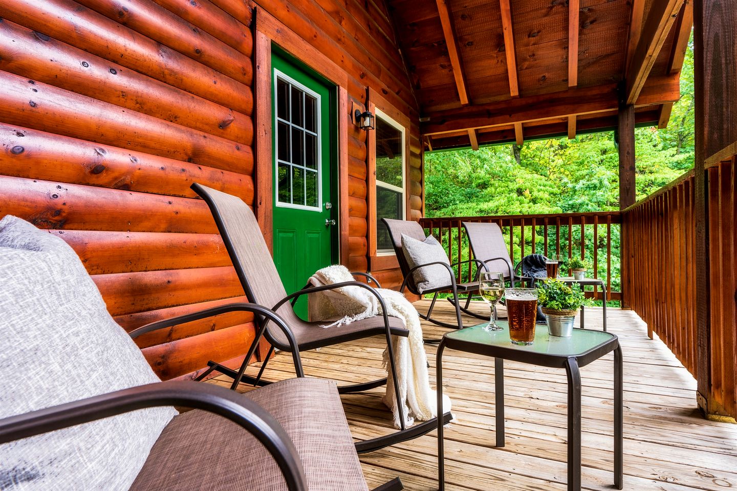Impressive Secluded Cabin with Hot-tub and Foosball in Pigeon Forge, Tennessee