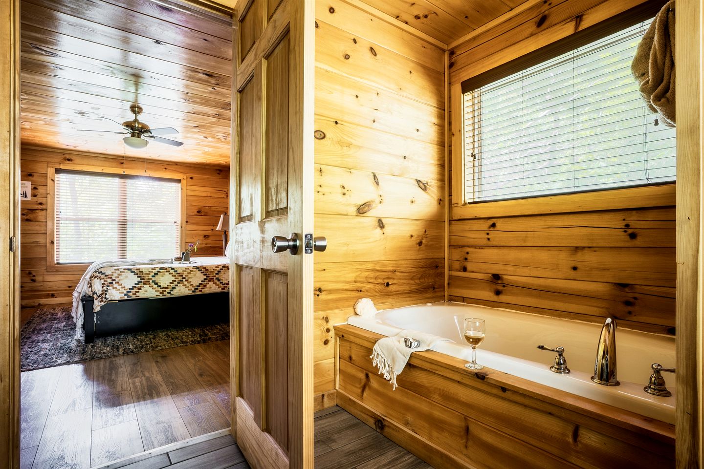 Impressive Secluded Cabin with Hot-tub and Foosball in Pigeon Forge, Tennessee