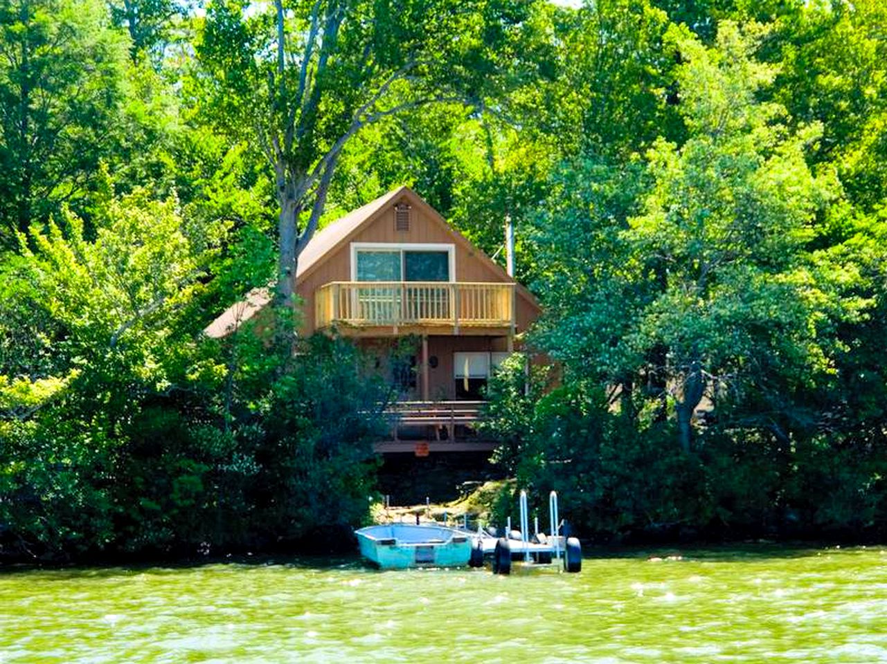 Impressive Secluded Island Perfect for a Group Getaway near Salmon River State Forest, Connecticut