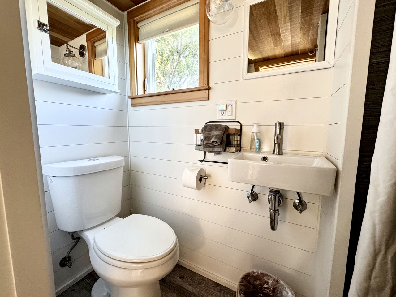 Impressive Tiny House with Fireplace in Waldport, Oregon