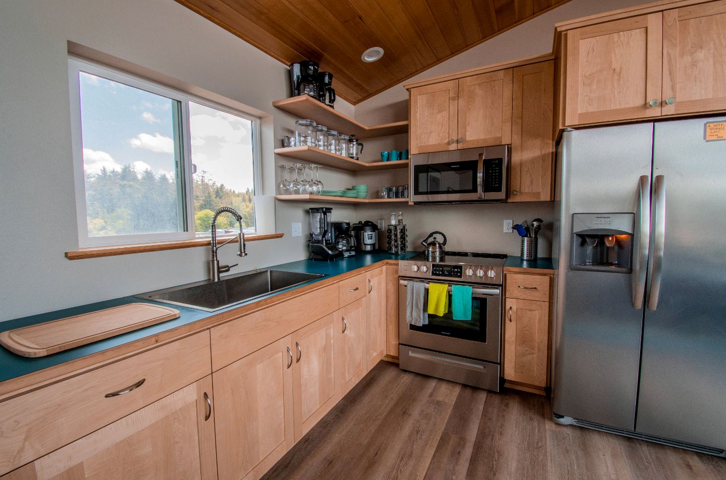Impressive Tiny House with Fireplace in Waldport, Oregon