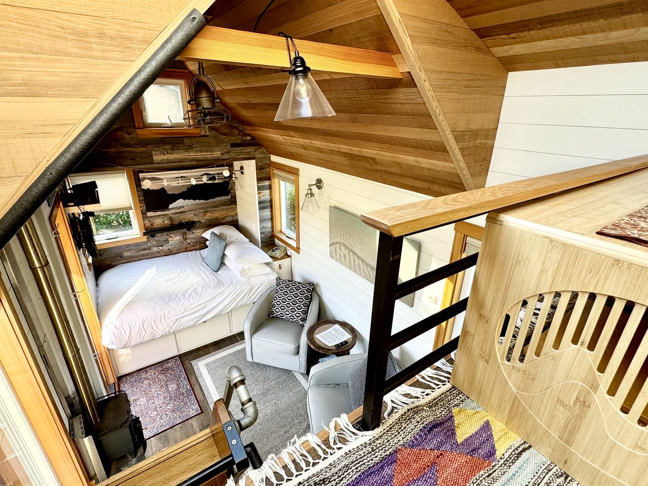 Impressive Tiny House with Fireplace in Waldport, Oregon
