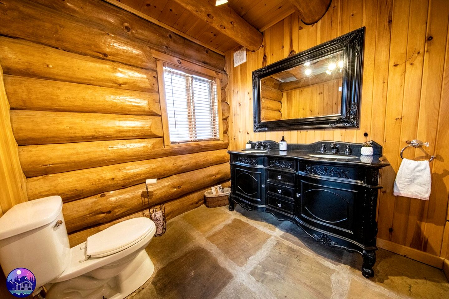 Impressive Villa with Pool, Spa and Billiard Fantastic for Winter Sports in Saint Come, Quebec