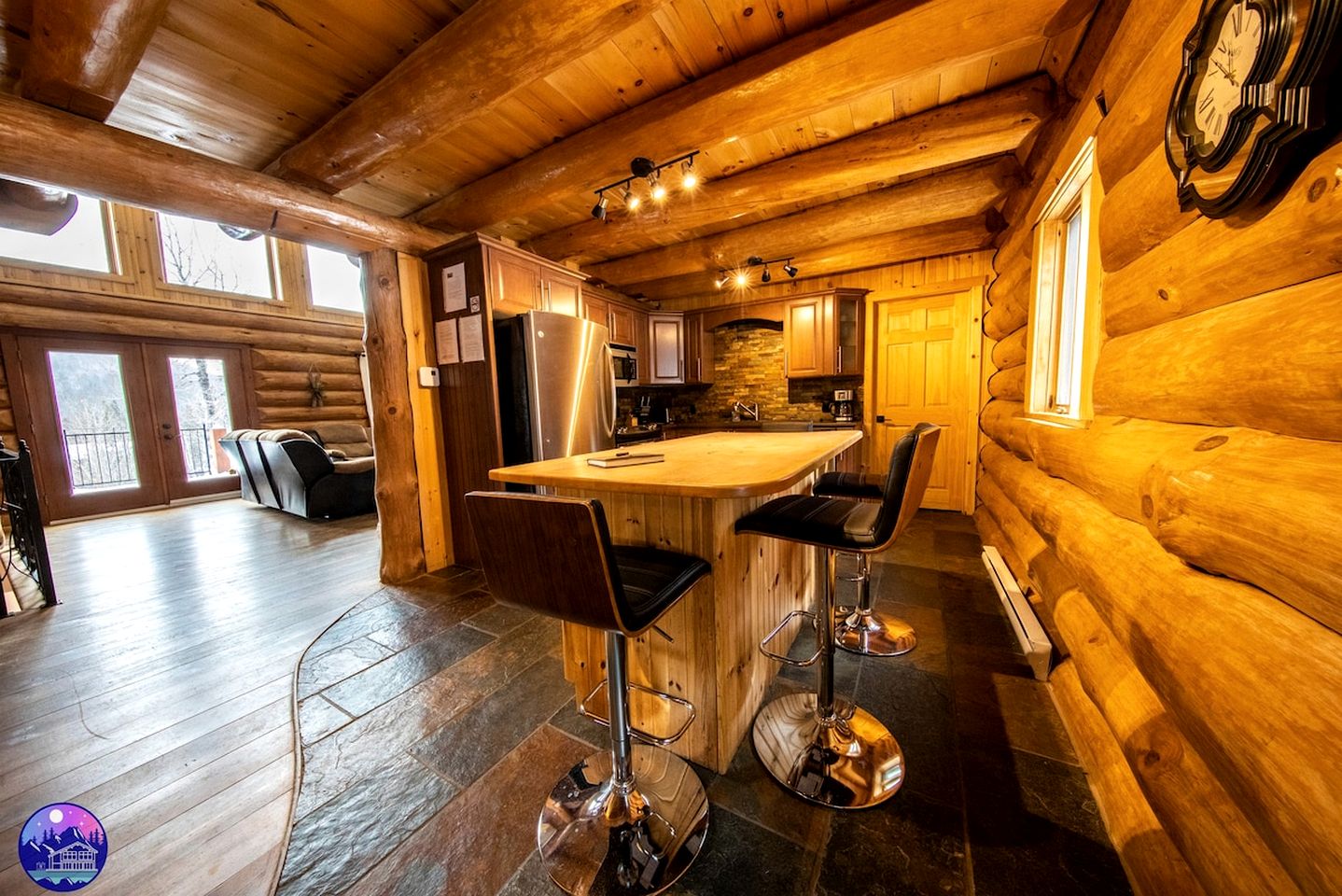 Impressive Villa with Pool, Spa and Billiard Fantastic for Winter Sports in Saint Come, Quebec