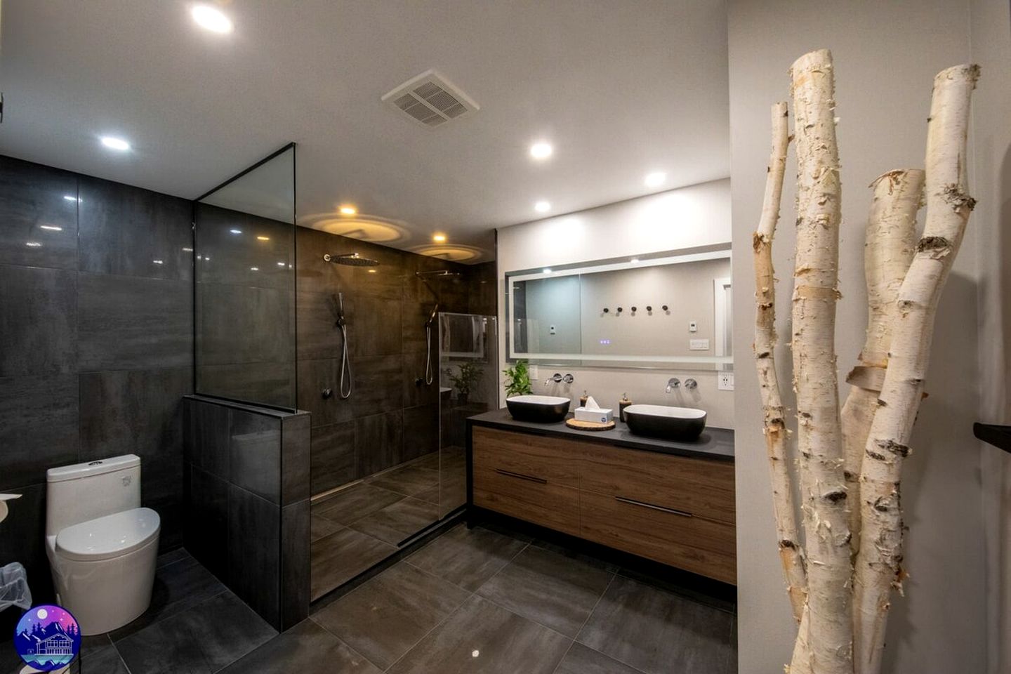 Impressive Villa with Pool, Spa and Billiard Fantastic for Winter Sports in Saint Come, Quebec