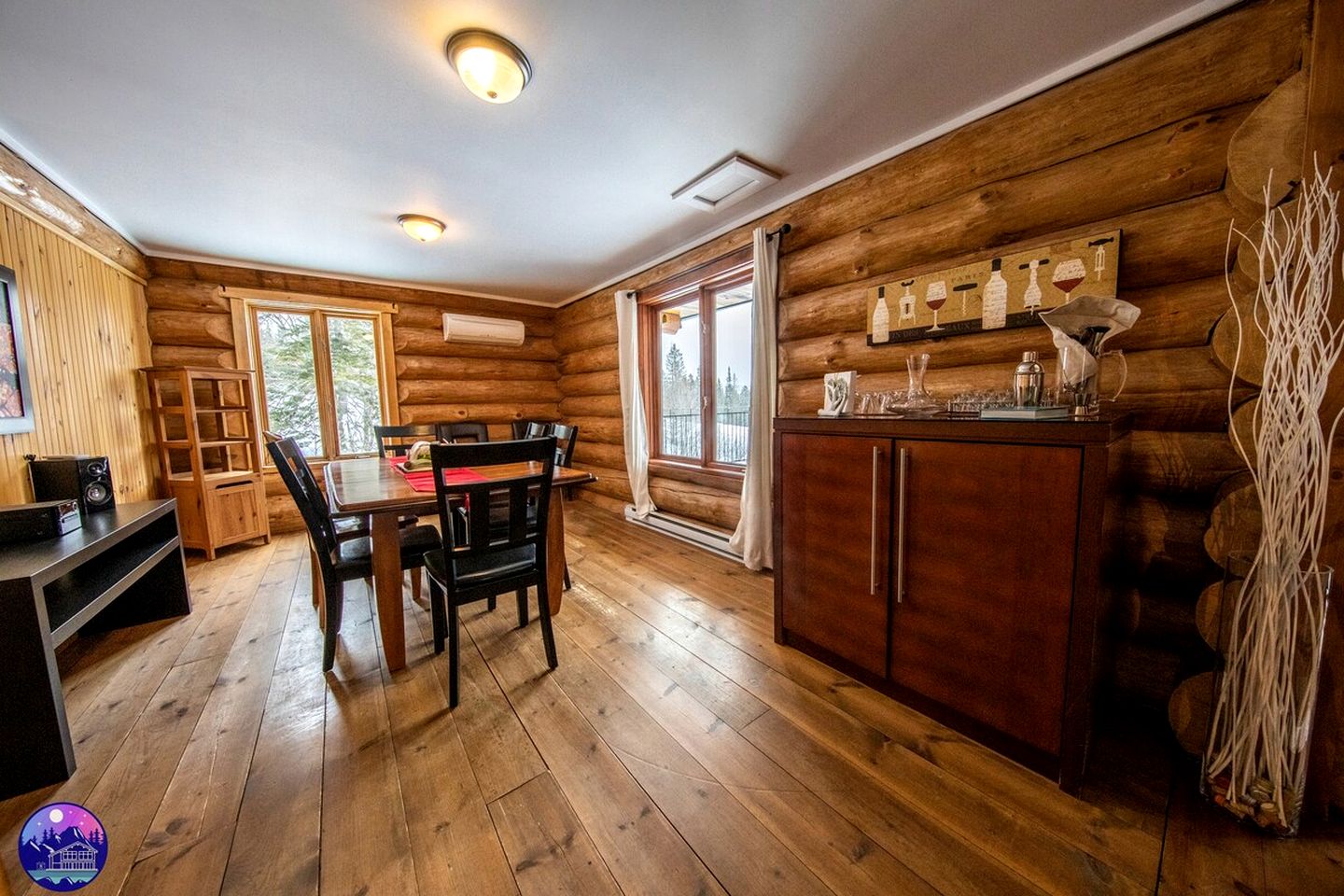 Impressive Villa with Pool, Spa and Billiard Fantastic for Winter Sports in Saint Come, Quebec