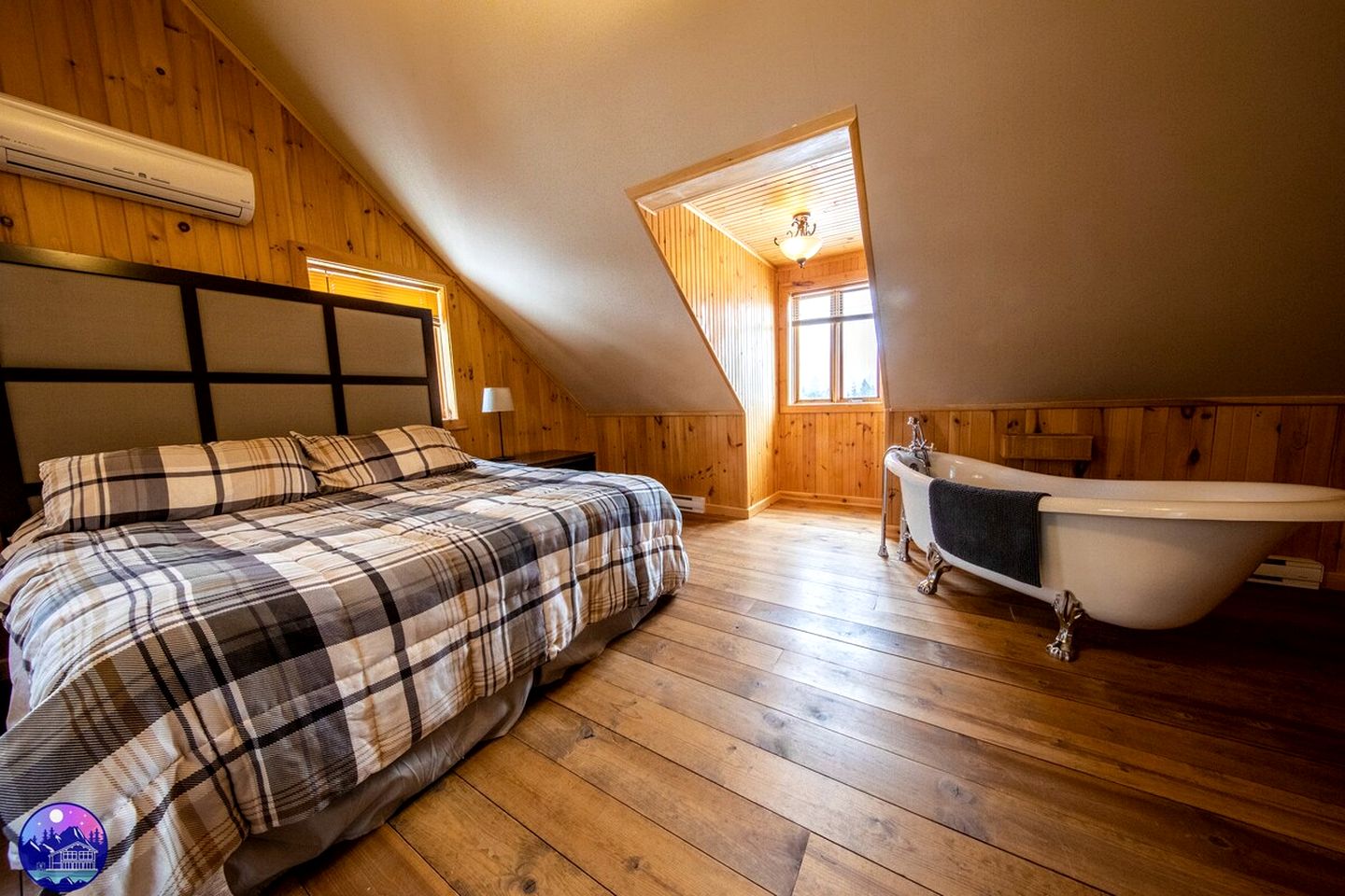 Impressive Villa with Pool, Spa and Billiard Fantastic for Winter Sports in Saint Come, Quebec